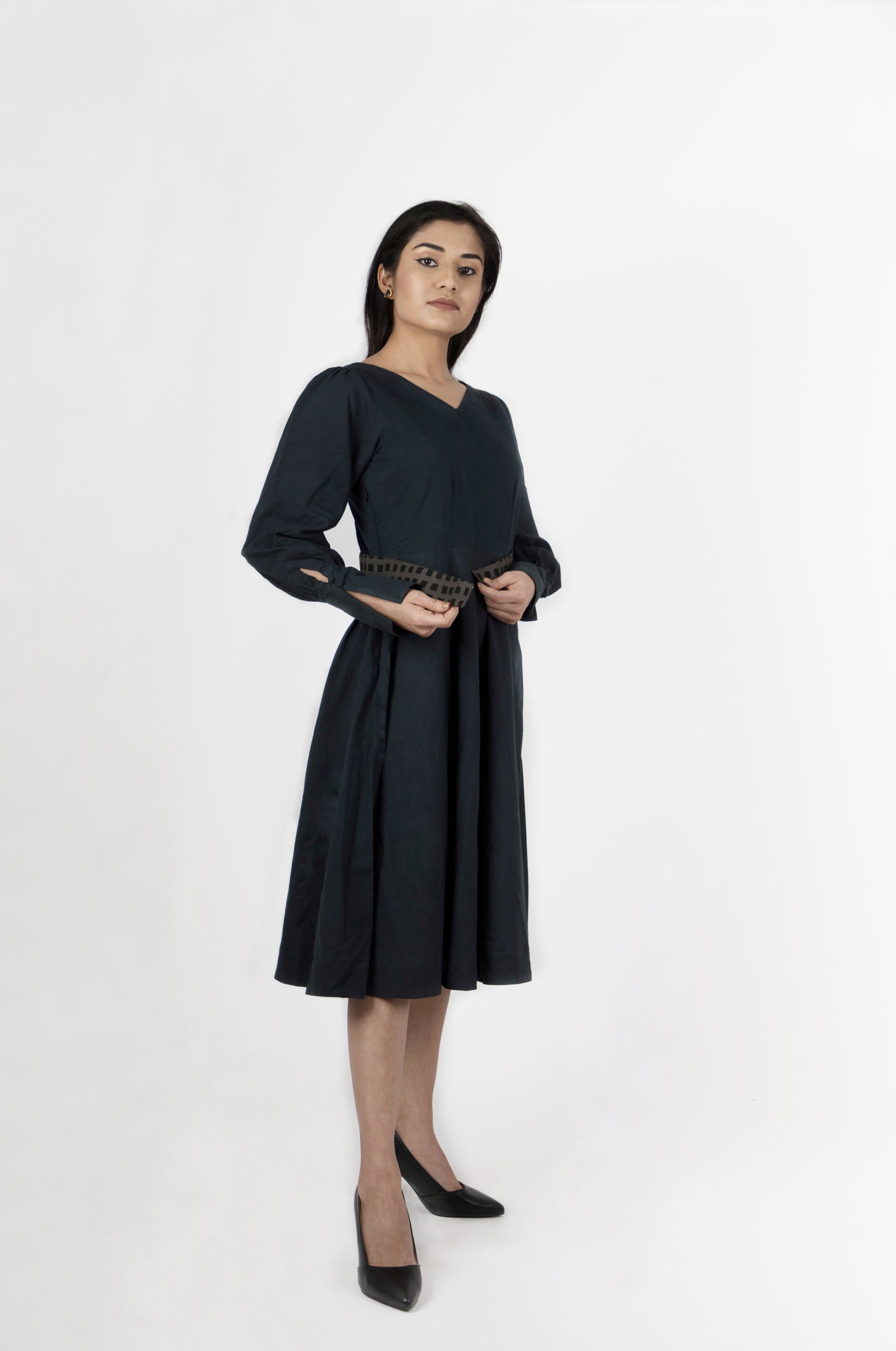 Semi-flared puffed sleeve dress