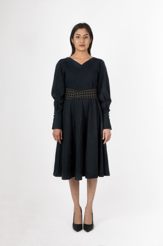 Semi-flared puffed sleeve dress